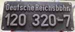 120 320-7 in Guss-Alu-Gro. Die Maschinen 315-328 bekamen von den Russen ein falschens "a" bei 'Deutsche Reichsbahn'. Spter wurden diese Schilder gegen neue mit korrekter Schriftart ausgetauscht.