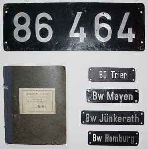 DB-Schild 86 464, Niet-Alu-Rund, Ausfhrung Aw Trier, mit Betriebsbuch und Heimatschildern