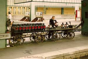 Zugschlusslaterne in Stuttgart-Hauptbahnhof, 18.06.1987, Photograph:  Axel-Tomforde