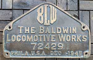 Fabrikschild Baldwin Locomotive Works,  Philadelphia, U.S.A. Fabriknummer: 72429, Baujahr: 1945. Messingguss in Sonderform, glatt mit Rand. BxH =&nbsp;372 x 243 mm. Das Fabrikschild ist von einer Dampflok aus Frankreich. S.N.C.F. 141 R 616. Besonderheit: gebogenes Schild von der Rauchkammer.