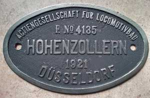 Fabrikschild Hohenzollern, D�sseldorf: Fabriknummer: 4136, Baujahr: 1921. Eisenguss, oval, Riffelgrund mit Rand. Das Fabrikschild ist von der Dampflokomotive 93 735 der DRG.