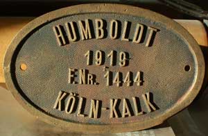 Fabrikschild Humboldt, K�ln-Kalk: Fabriknummer: 1444, Baujahr: 1919. Messingguss, oval, Riffelgrund mit Rand. Ersatzschild vom Aw-Freimann, zu erkennen an der Schreibweise F.NR. (mit kleinerem "R")