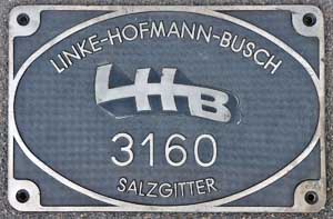Fabrikschild LHB (Link-Hofmann-Busch), Salzgitter. Fabriknummer: 3160, Baujahr: 1973. Aluminiumguss, rechteckig, Riffelgrund mit Rand. BxH = 316 x 206 mm. Das Fabrikschild ist von der ?.