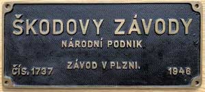 Fabrikschild �kodovy z�vody (Skoda Werke), N�rodn� Podnik (nationales Unternehmen) Z�vod v Plzni (Werk in Pilsen). Fabriknummer: 1737, Baujahr: 1946. Messingguss rechteckig, Riffelgrund mit Rand. BxH = 351 x 1500 mm. Das sch�ne Fabrikschild ist von der CSD 498.032.