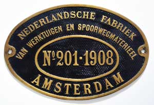 Fabrikschild Nederlandsche Fabriek van Werktuigen en Spoorwegmaterieel "Werkspoor", Amsterdam, Fabriknummer: 201, Baujahr: 1908. Messingguss oval, Riffelgrund mit Rand. BxH = 440 x 300 mm. Das sch�ne Fabrikschild ist von einer RTM Tramlokomotive.