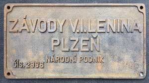 Fabrikschild Z�vody V.I. Lenina, Plzen, Fabriknummer: 2986, Baujahr: 1954. Eisenguss, rechteckig, grober Riffelgrund mit Rand. BxH = 296 x 149 mm. Das Fabrikschild ist von der CSD 556.0219.